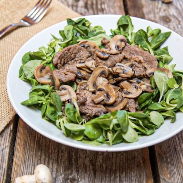 Straccetti di manzo ai funghi+verdura ripassata+pane